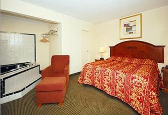 Inn at Monticello has rooms with a private hot tub