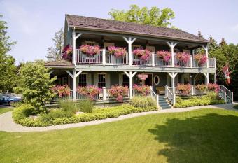 WeatherPine Inn has Balcony rooms