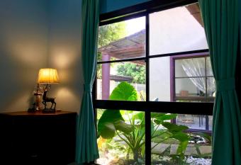 Melaka AFamosa Resort D amour Comfortable and Healing With Theater Projector Private Villa With Garden View Swimming Pool has rooms with a private hot tub