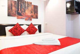 Khaosan Art Hotel - SHA Plus Certified has Balcony rooms