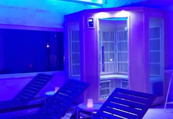 LA GROTTA Bed and Breakfast e Affittacamere allows 18 year olds to book a room