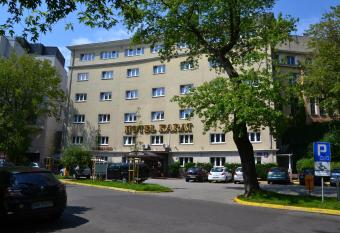 Karat allows 18 year olds to book a room