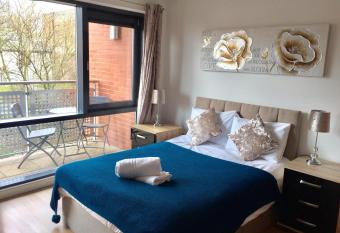 Empire Serviced Apartments has Balcony rooms