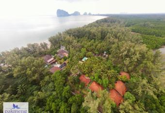 Pakmeng Resort has Balcony rooms