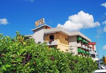 Santoianni has Balcony rooms