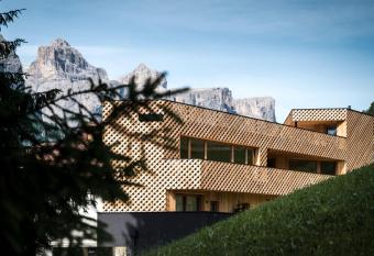 Hotel Pradat allows 18 year olds to book a room