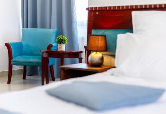 Lira Pacific Aparthotel allows 18 year olds to book a room