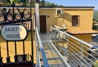 Juliet s House has Balcony rooms