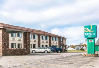 Quality Inn Saint Ignace allows 18 year olds to book a room