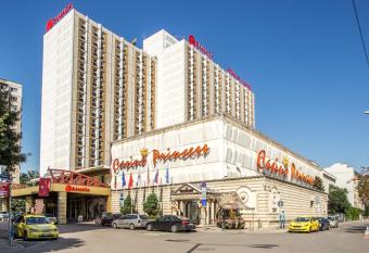 Ramada by Wyndham Sofia City Center allows 18 year olds to book a room