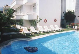 Philoxenia Inn allows 18 year olds to book a room