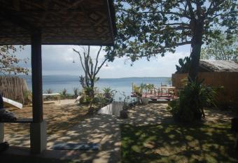 Rene s Diverslounge Resort allows 18 year olds to book a room