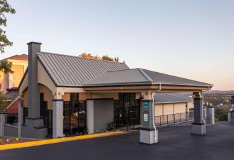 Quality Inn Branson On the Strip allows 18 year olds to book a room