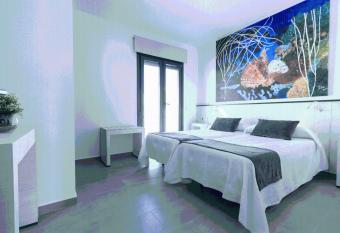 Hostal El Yunque allows 18 year olds to book a room