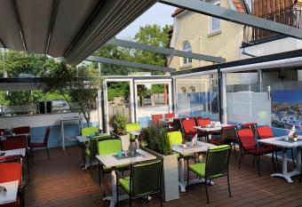 Hotel Poseidon allows 18 year olds to book a room