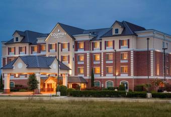 Country Inn & Suites by Radisson, College Station allows 18 year olds to book a room