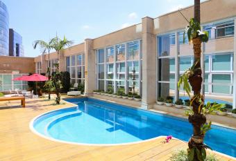 Vit  ria Hotel Concept Campinas has rooms with a private hot tub