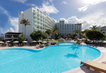 Sonesta Maho Beach All Inclusive Resort Casino & Spa allows 18 year olds to book a room