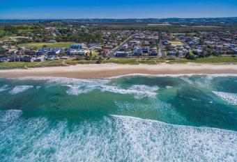 Lennox Holiday Apartments has Balcony rooms
