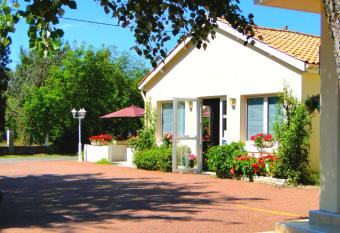 H  tel Le Nautile allows 18 year olds to book a room