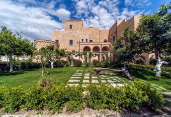 Castello di Ugento has Balcony rooms