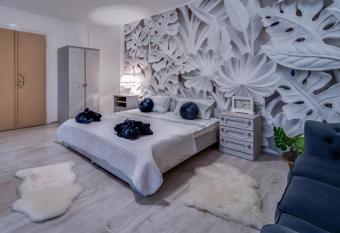 Sobe  has Balcony rooms