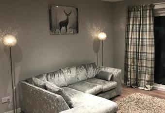 Carriage Cottage Hot Tub allows 18 year olds to book a room