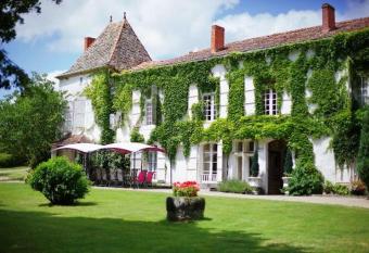Chateau de Fayolle has Balcony rooms