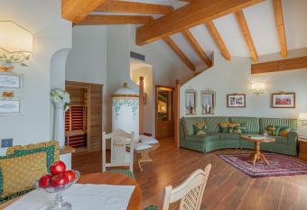 Brunet - The Dolomites Resort has rooms with a private hot tub