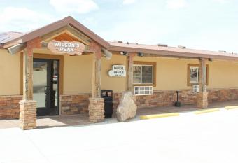 Bryce Uptop Lodge allows 18 year olds to book a room