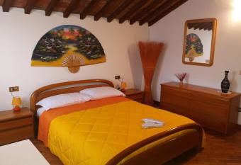 R&B un mondo a colori has Balcony rooms