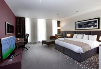 Holiday Inn Bristol City Centre, an IHG Hotel allows 18 year olds to book a room