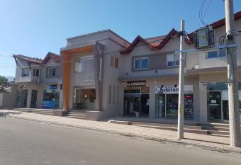 Aparts Piscu Yaco Almendros allows 18 year olds to book a room