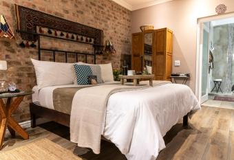 Earthbound Guest House has Balcony rooms