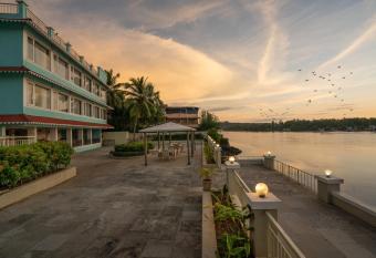 Indy Waterfront Resort has Balcony rooms