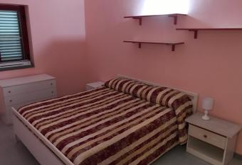 Appartamento zona aeroporto has Balcony rooms