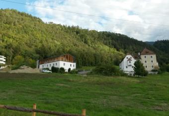 Vintlerhof has Balcony rooms