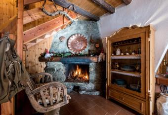 Chalet Silenthia has Balcony rooms