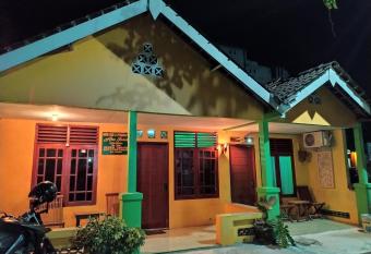 Penginapan Ana Indah has Balcony rooms