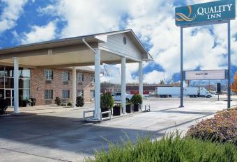 Quality Inn Arkadelphia - University Area has Smoking rooms