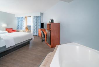 Holiday Inn Resort Lumina on Wrightsville Beach, an IHG Hotel has Balcony rooms