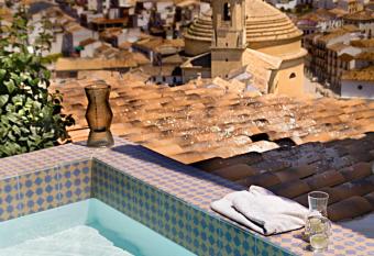 Casa del Arrabal has Balcony rooms