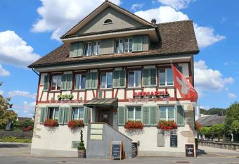 Gasthof Pizzeria Weingarten allows 18 year olds to book a room
