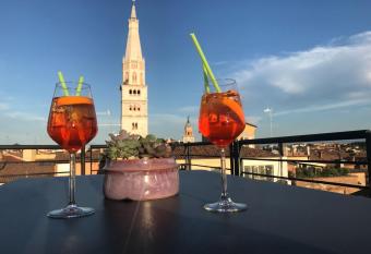 Modena Charme has Balcony rooms