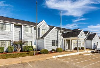 Motel 6 Mcalester Ok allows 18 year olds to book a room