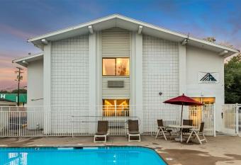 Motel 6 Ogden, UT- Downtown allows 18 year olds to book a room