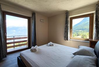 Les Flocons has Balcony rooms