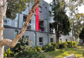 Best Western Plus Camperdown Suites has Balcony rooms