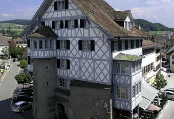 Hotel Restaurant zum goldenen Kopf allows 18 year olds to book a room