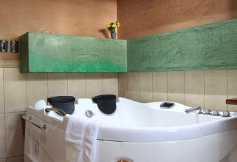 Hotel La Amistad allows 18 year olds to book a room